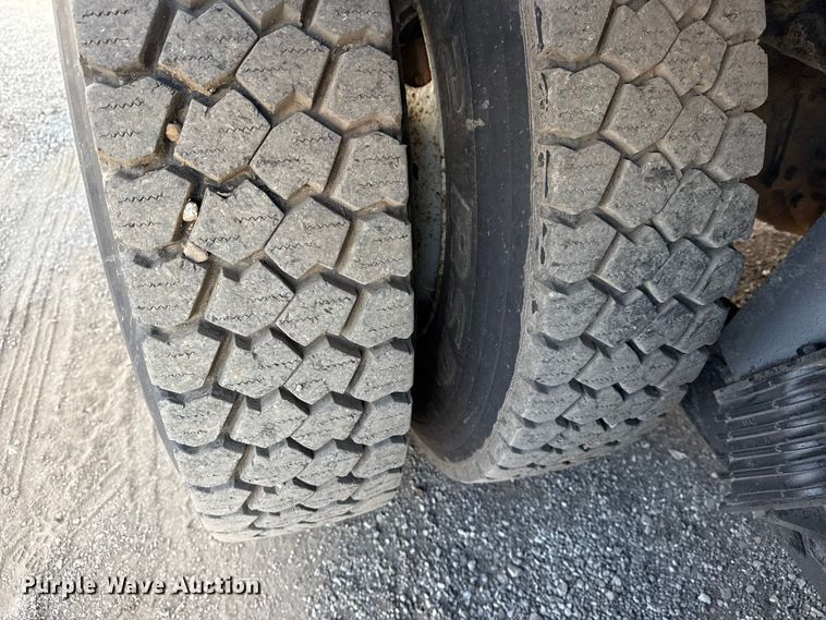 image for item EG1844 2011 International 7500 crane truck