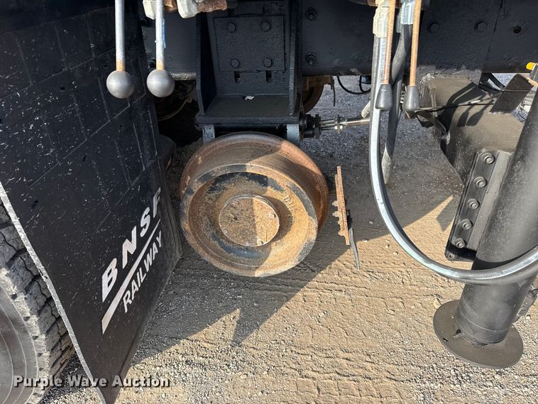 image for item EG1844 2011 International 7500 crane truck