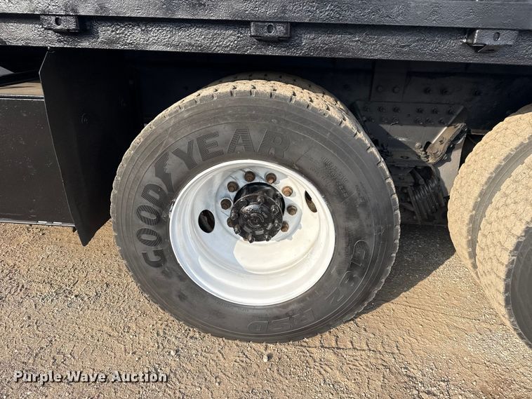 image for item EG1844 2011 International 7500 crane truck