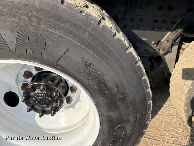 image for item EG1844 2011 International 7500 crane truck