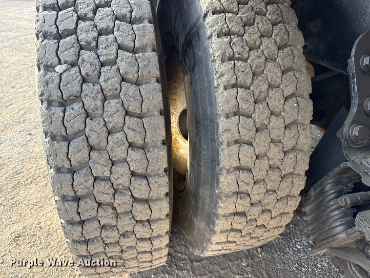 image for item EG1844 2011 International 7500 crane truck