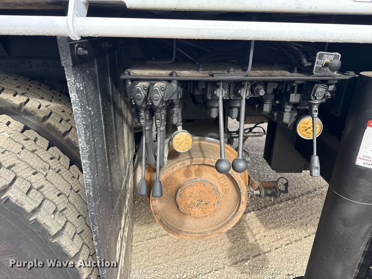 image for item EG1905 2016 Freightliner 108SD crane truck