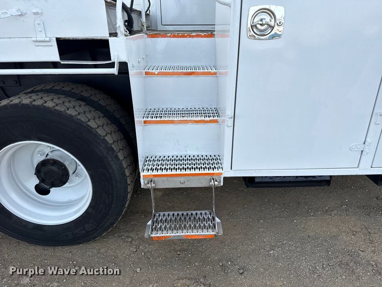 image for item EG1905 2016 Freightliner 108SD crane truck