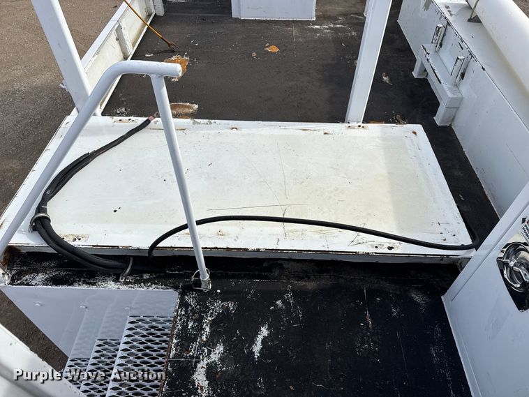 image for item EG1905 2016 Freightliner 108SD crane truck