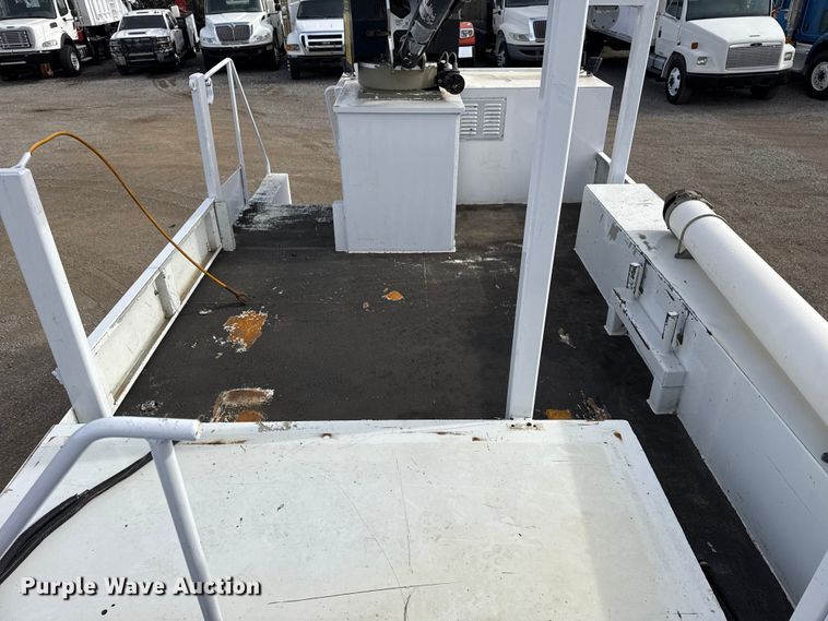 image for item EG1905 2016 Freightliner 108SD crane truck