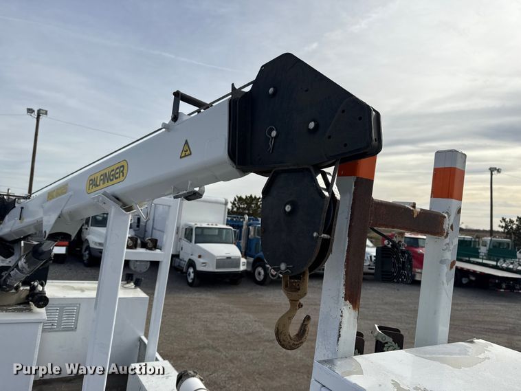 image for item EG1905 2016 Freightliner 108SD crane truck