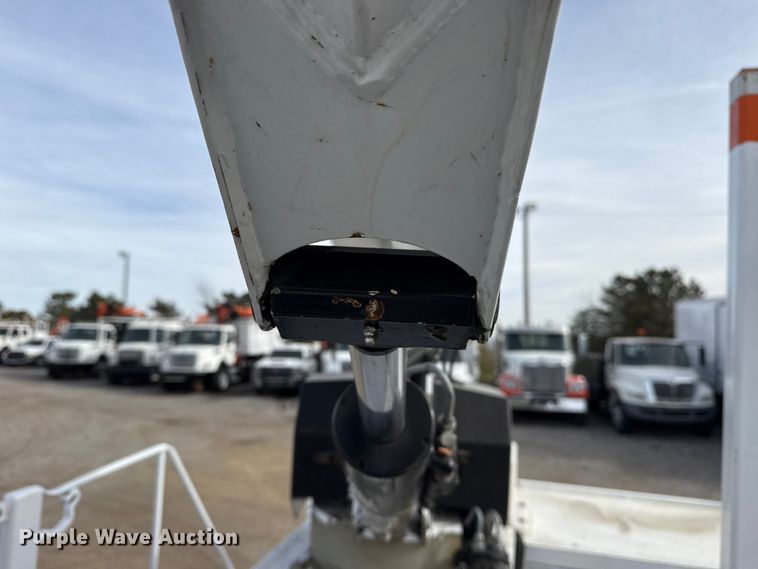 image for item EG1905 2016 Freightliner 108SD crane truck