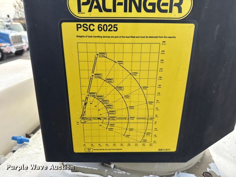 image for item EG1905 2016 Freightliner 108SD crane truck