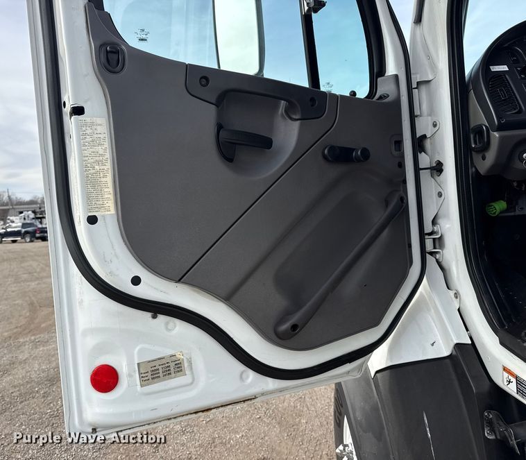 image for item EG1905 2016 Freightliner 108SD crane truck