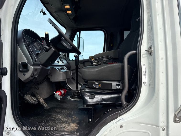 image for item EG1905 2016 Freightliner 108SD crane truck