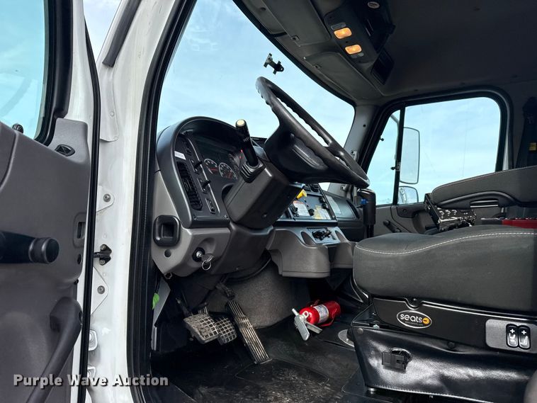 image for item EG1905 2016 Freightliner 108SD crane truck