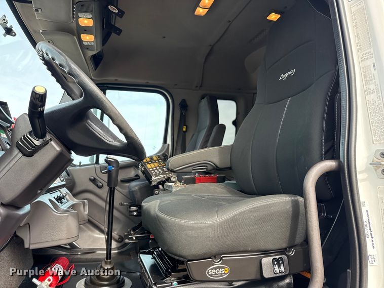 image for item EG1905 2016 Freightliner 108SD crane truck