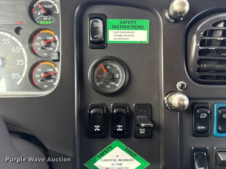 image for item EG1905 2016 Freightliner 108SD crane truck