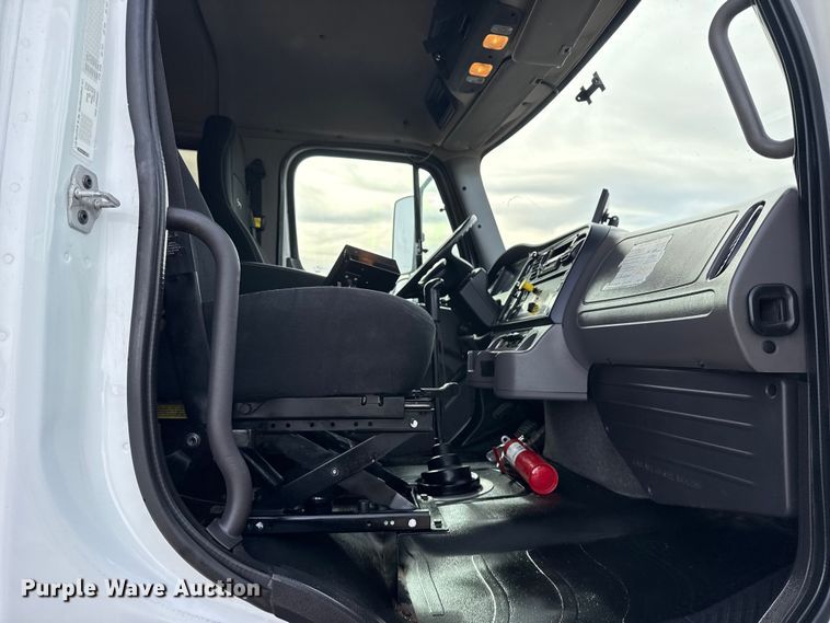 image for item EG1905 2016 Freightliner 108SD crane truck