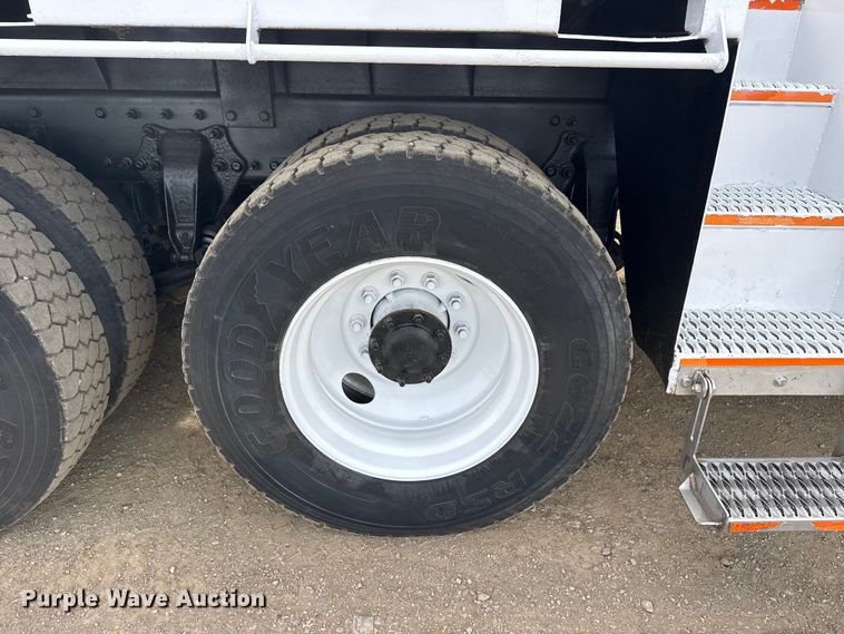 image for item EG1905 2016 Freightliner 108SD crane truck