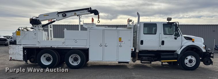 image for item EG1906 2010 International 7500 crane truck