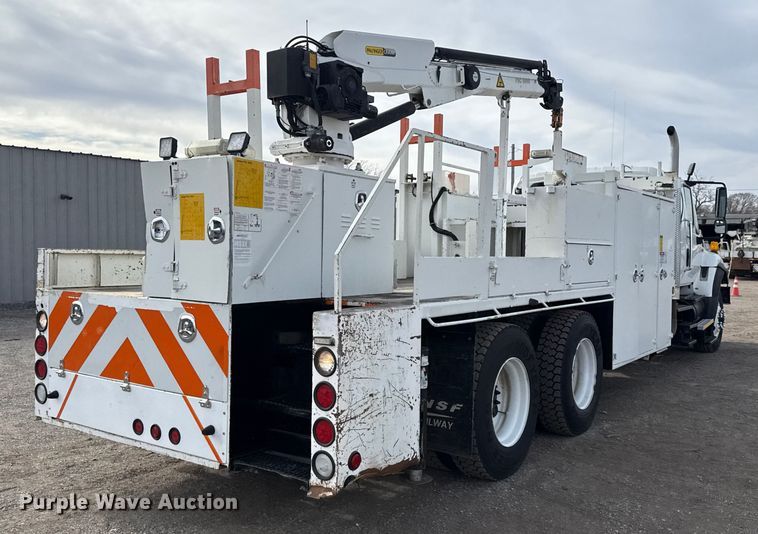 image for item EG1906 2010 International 7500 crane truck