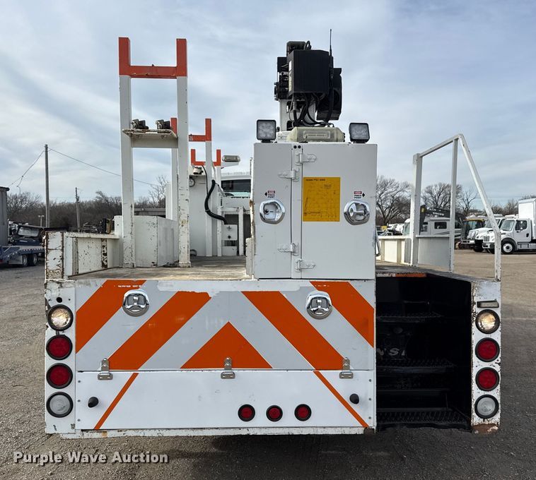 image for item EG1906 2010 International 7500 crane truck