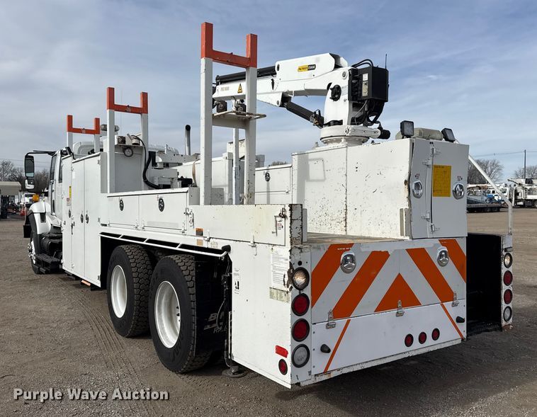 image for item EG1906 2010 International 7500 crane truck