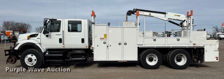 image for item EG1906 2010 International 7500 crane truck