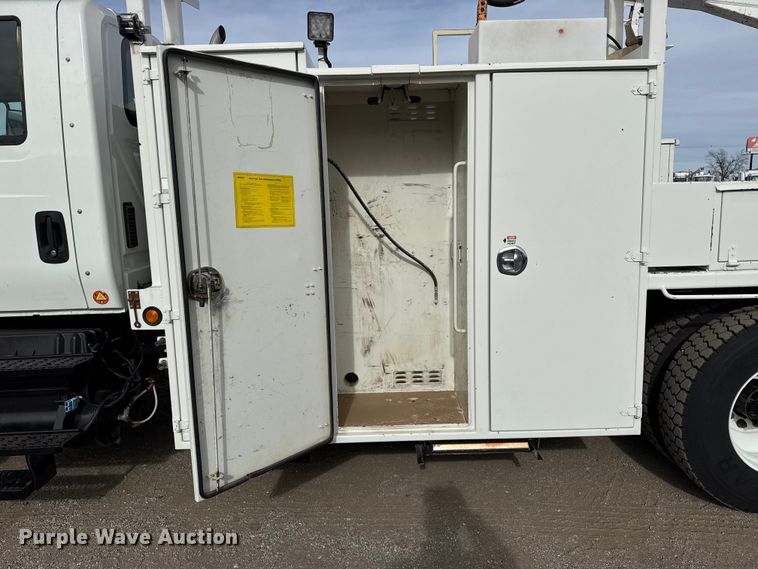 image for item EG1906 2010 International 7500 crane truck