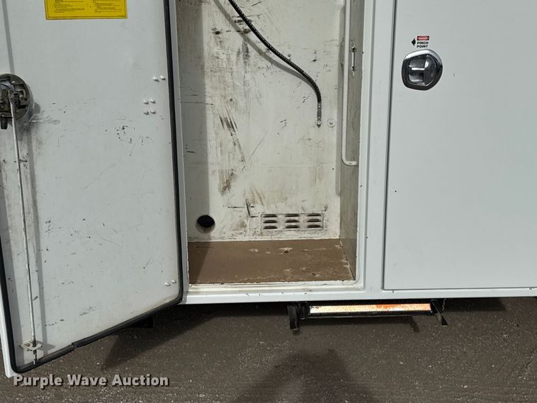 image for item EG1906 2010 International 7500 crane truck