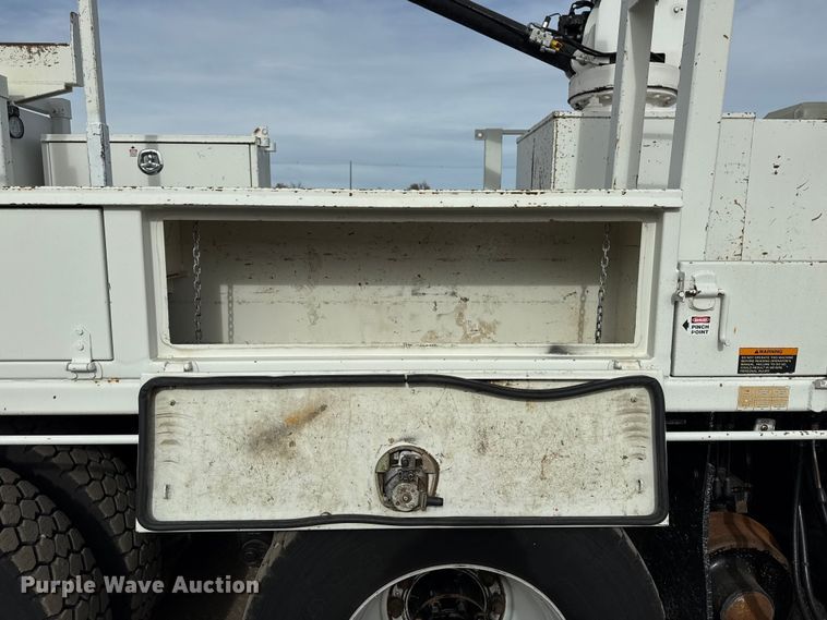 image for item EG1906 2010 International 7500 crane truck