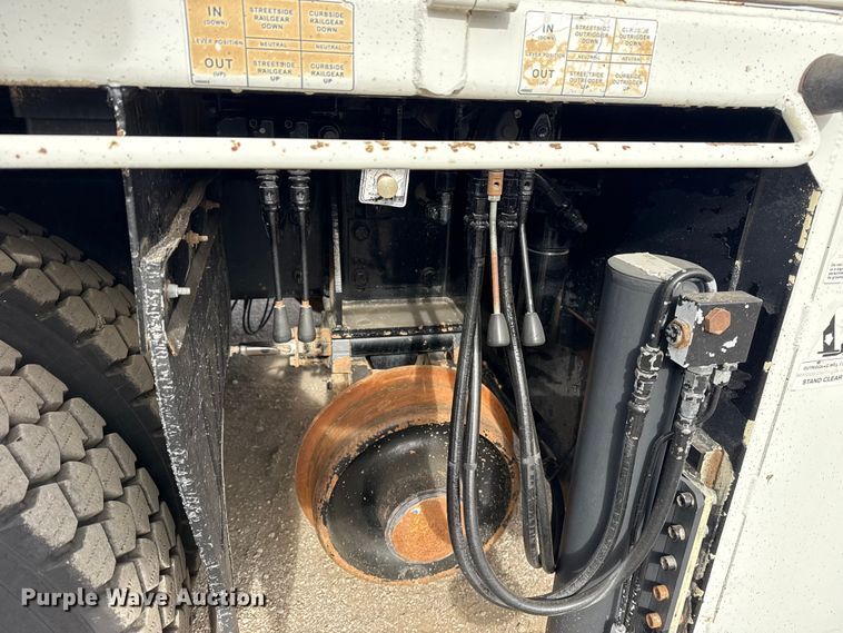 image for item EG1906 2010 International 7500 crane truck