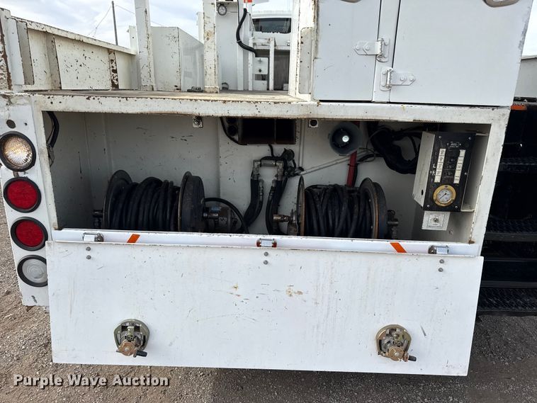 image for item EG1906 2010 International 7500 crane truck