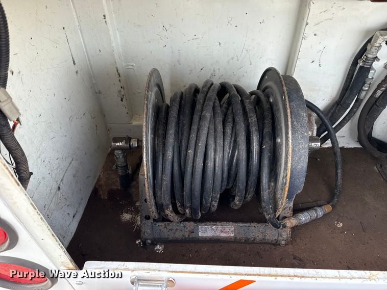 image for item EG1906 2010 International 7500 crane truck