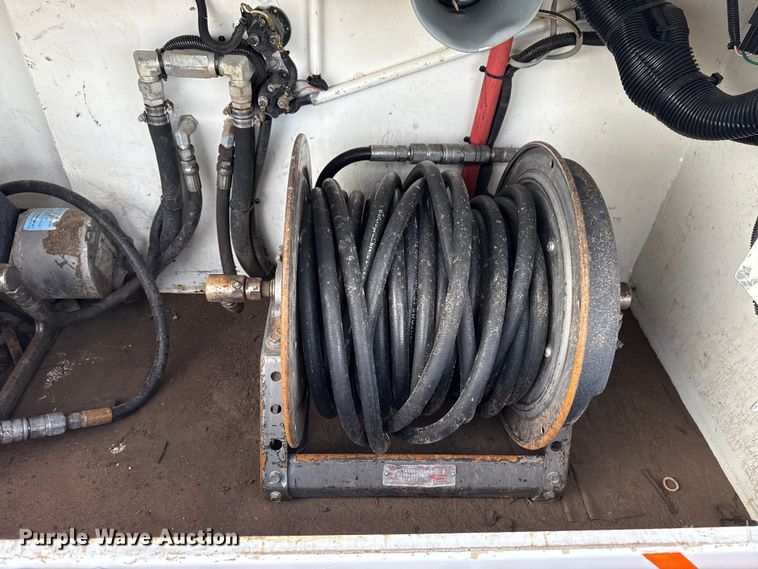 image for item EG1906 2010 International 7500 crane truck