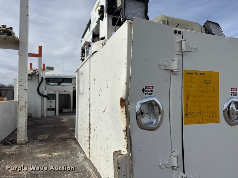 image for item EG1906 2010 International 7500 crane truck