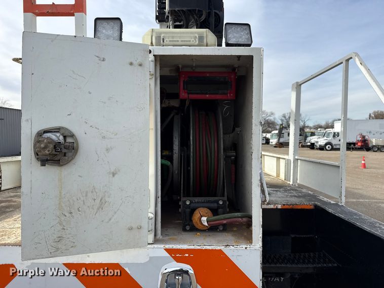 image for item EG1906 2010 International 7500 crane truck