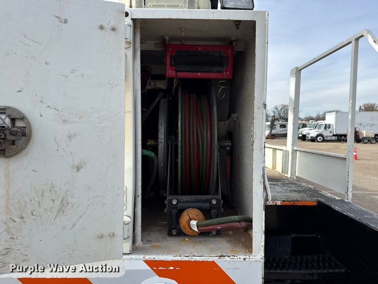 image for item EG1906 2010 International 7500 crane truck