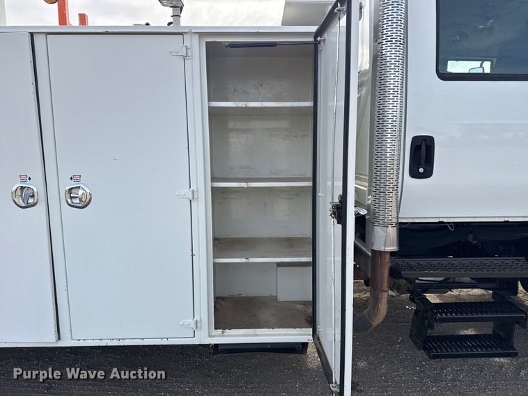 image for item EG1906 2010 International 7500 crane truck