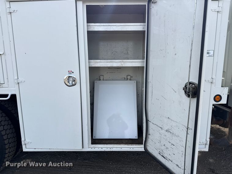 image for item EG1906 2010 International 7500 crane truck