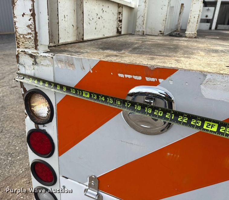 image for item EG1906 2010 International 7500 crane truck