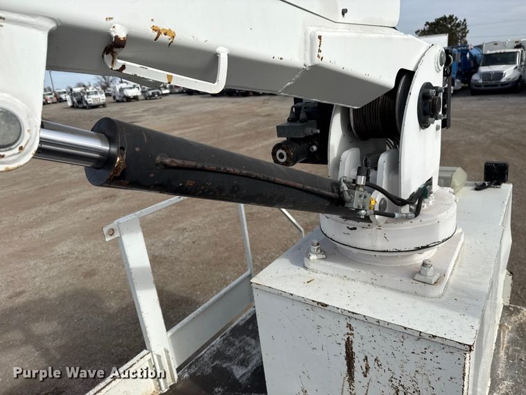 image for item EG1906 2010 International 7500 crane truck