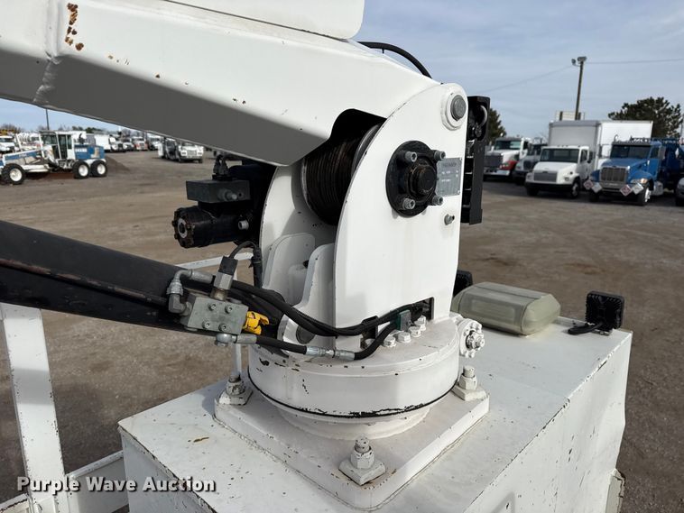 image for item EG1906 2010 International 7500 crane truck