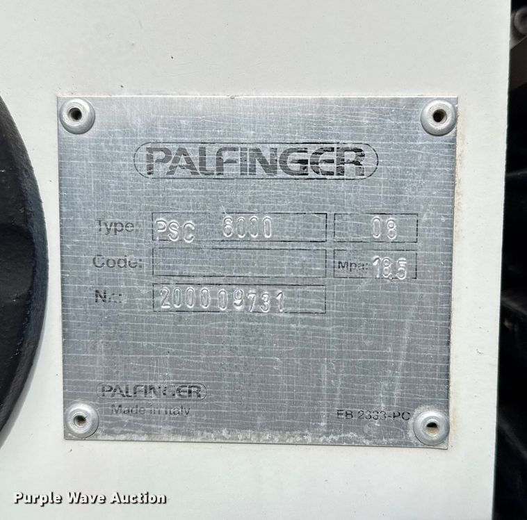 image for item EG1906 2010 International 7500 crane truck