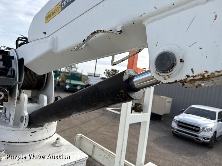 image for item EG1906 2010 International 7500 crane truck