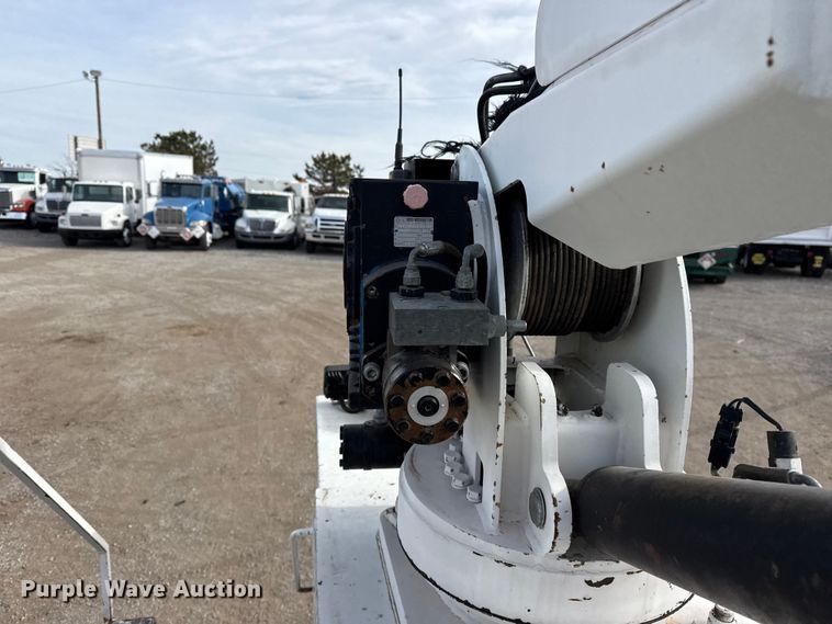 image for item EG1906 2010 International 7500 crane truck