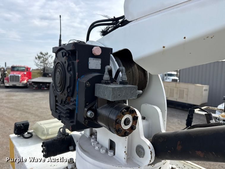 image for item EG1906 2010 International 7500 crane truck