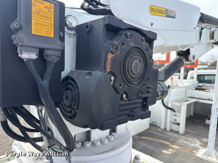 image for item EG1906 2010 International 7500 crane truck