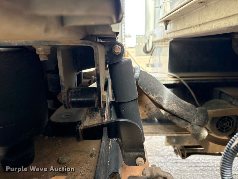 image for item EG1906 2010 International 7500 crane truck