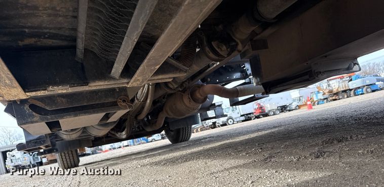 image for item EG1906 2010 International 7500 crane truck