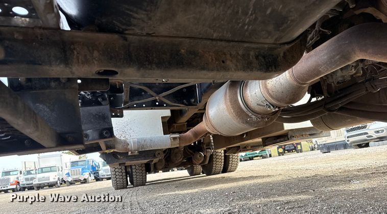 image for item EG1906 2010 International 7500 crane truck