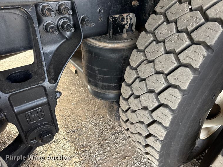 image for item EG1906 2010 International 7500 crane truck