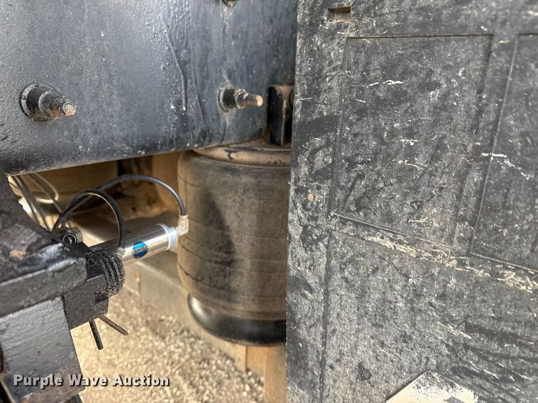 image for item EG1906 2010 International 7500 crane truck