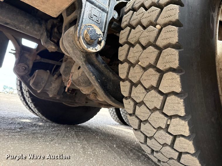 image for item EG1906 2010 International 7500 crane truck